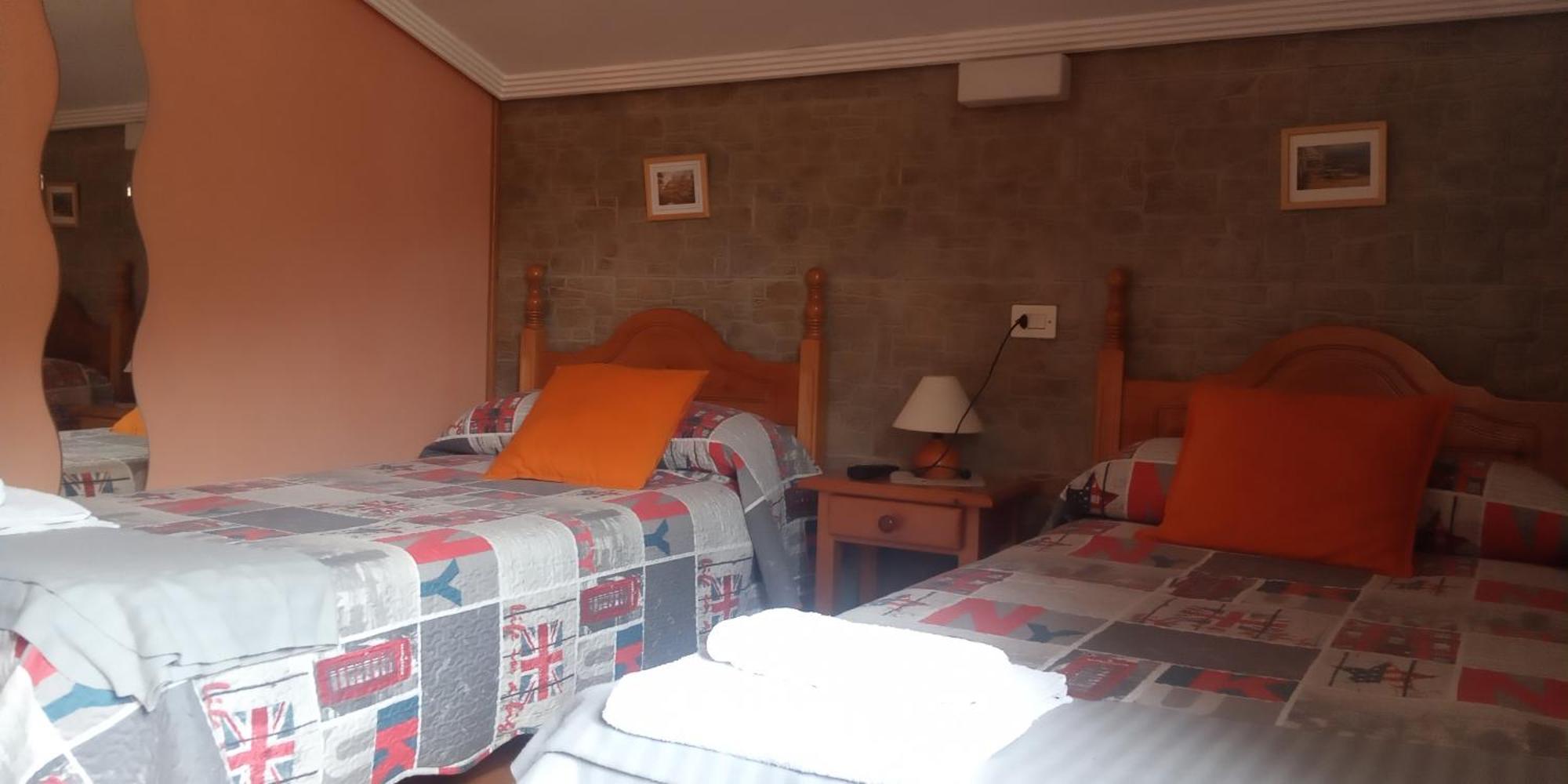 Hostal La Collada De Aralla Аралья-де-Луна Экстерьер фото