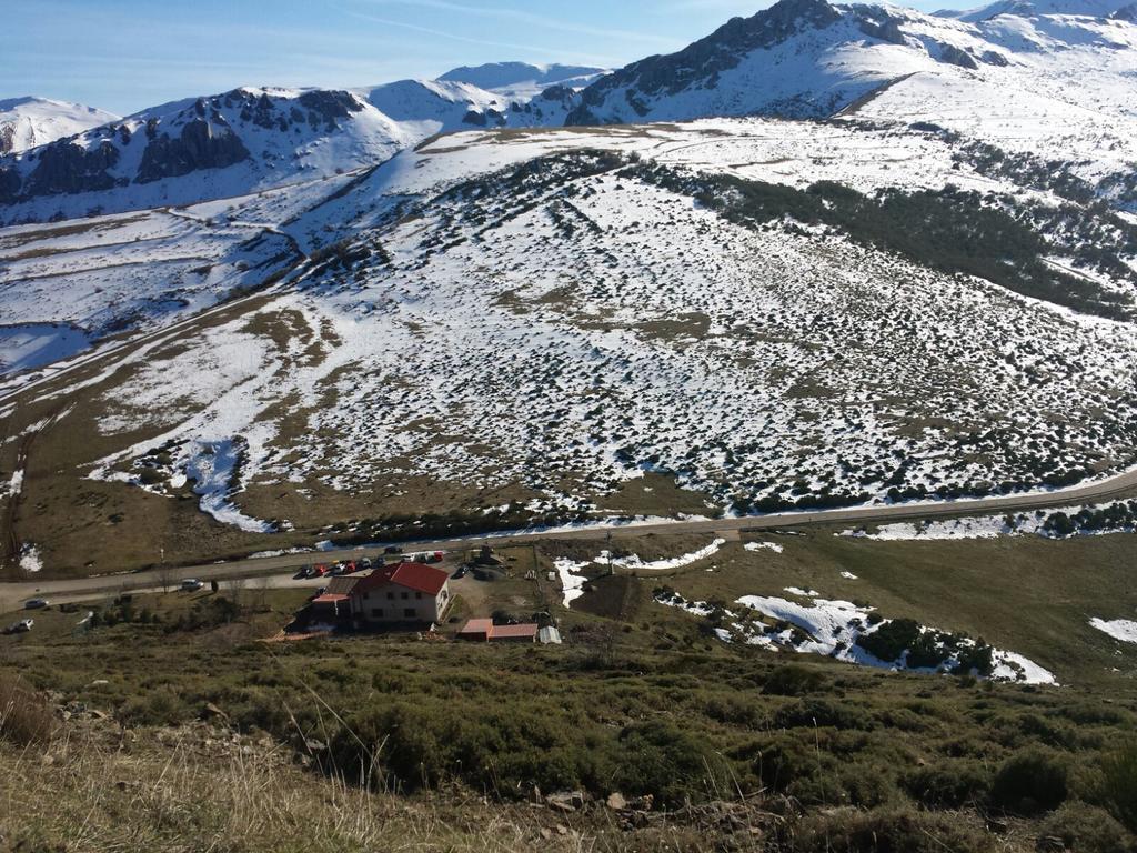 Hostal La Collada De Aralla Аралья-де-Луна Экстерьер фото